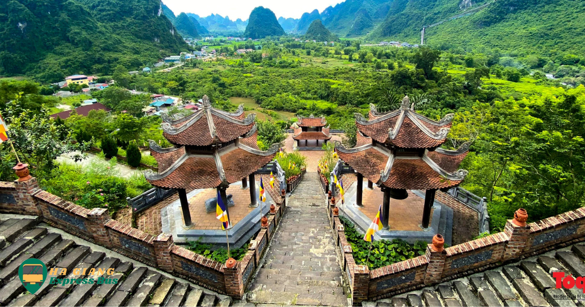 Phat Tich Truc Lam Temple overlooking Ban Gioc Waterfall, Vietnam