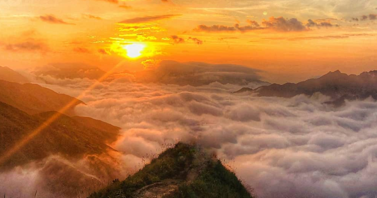 Morning clouds over the mountains of Ta Xua, northern Vietnam